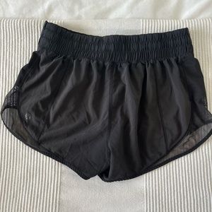 Lulu Lemon black 2.5” mesh mid rise shorts
